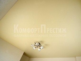 матовые натяжные потолки для спальни 13